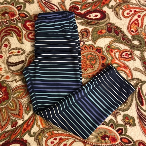 Size 12 Girls Striped Blue Athleta Capri Leggings - Picture 1 of 6